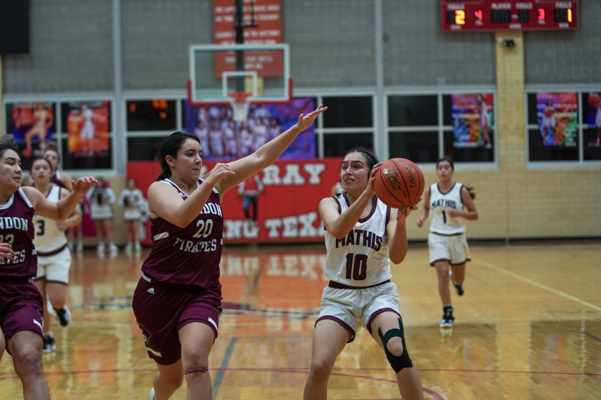 mathis-london-girls-basketball-playoffs00083